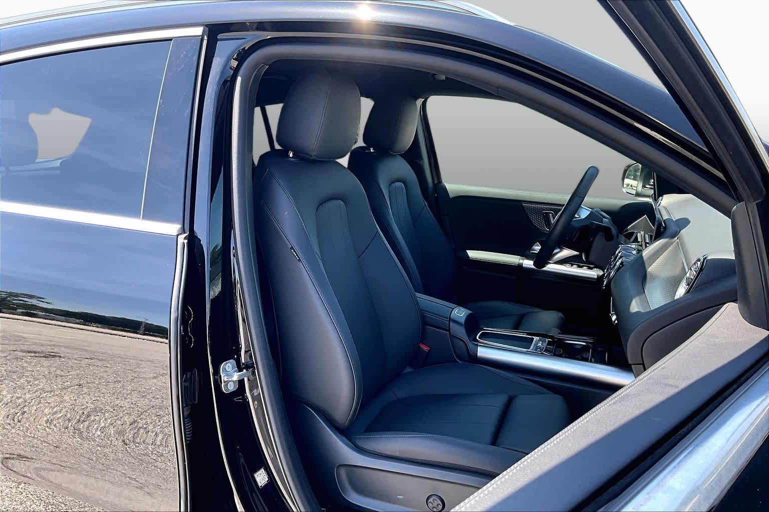 Used 2025 Night Black Mercedes-Benz GLA 250 image 9