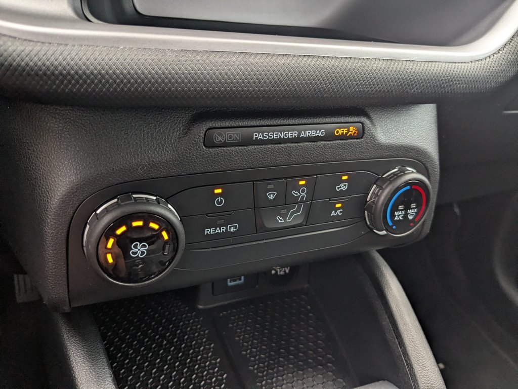 Used 2021  Ford Base image 17