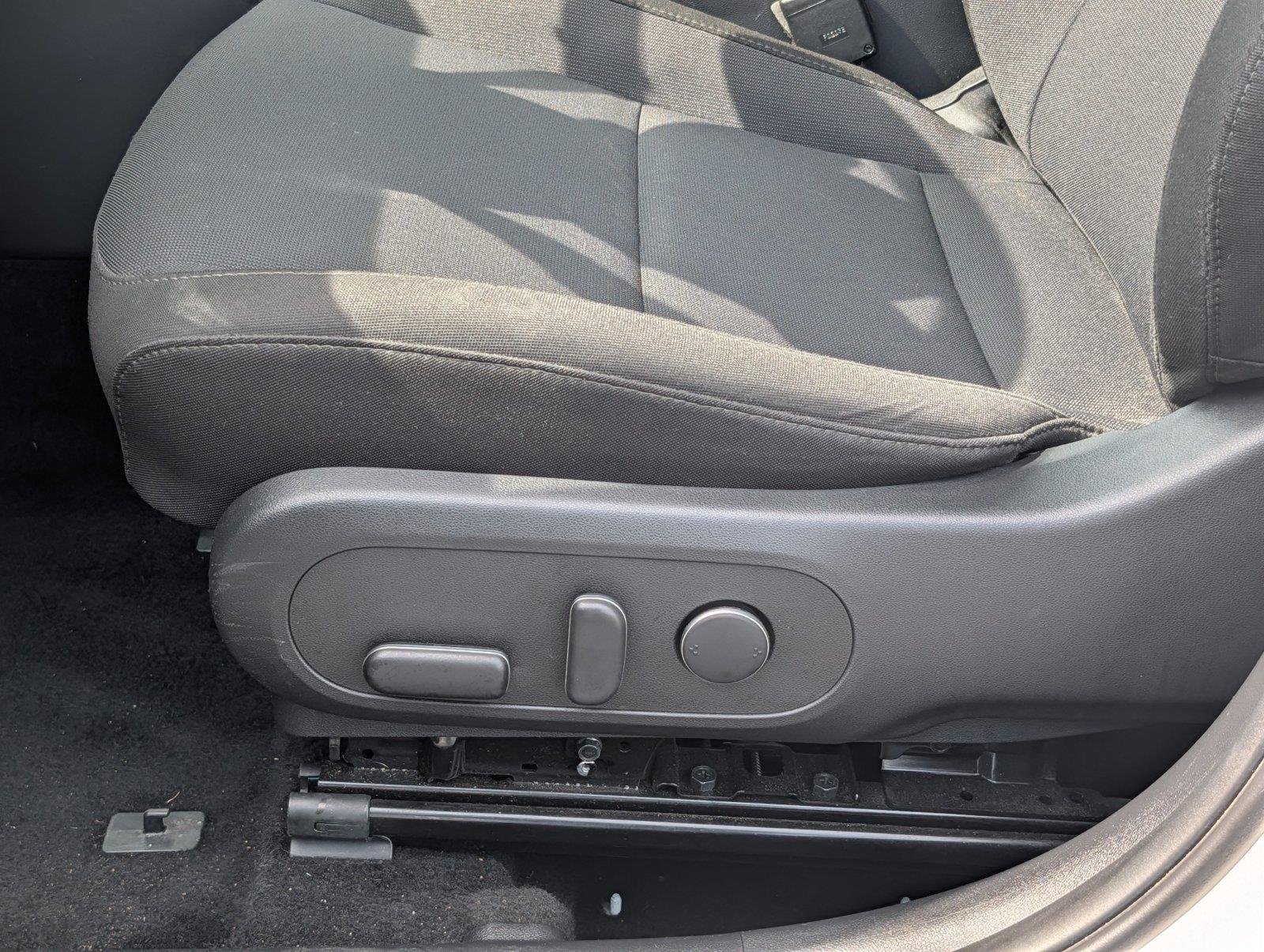 Used 2025 Atlas White Hyundai SEL image 11