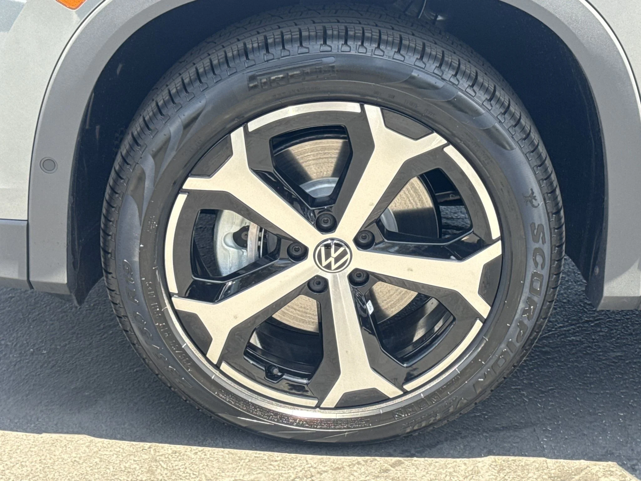 New 2026 Platinum Gray Metallic Volkswagen SE image 10