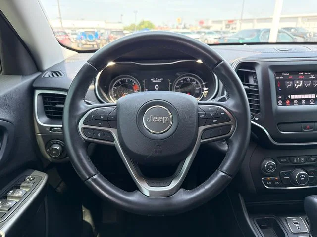Used 2019 Black Jeep Latitude Plus image 10