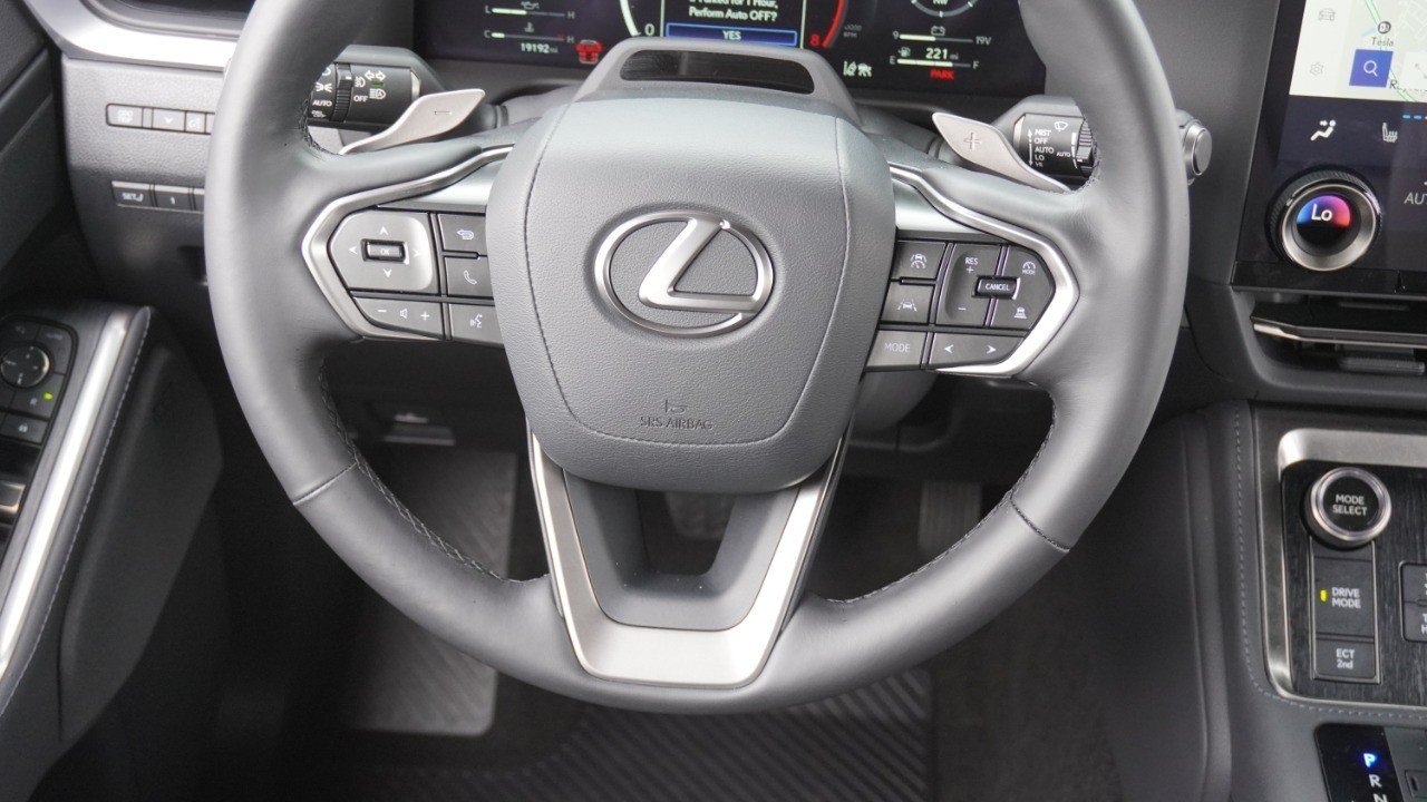 Used 2024 Gray Lexus GX 550 Luxury image 32