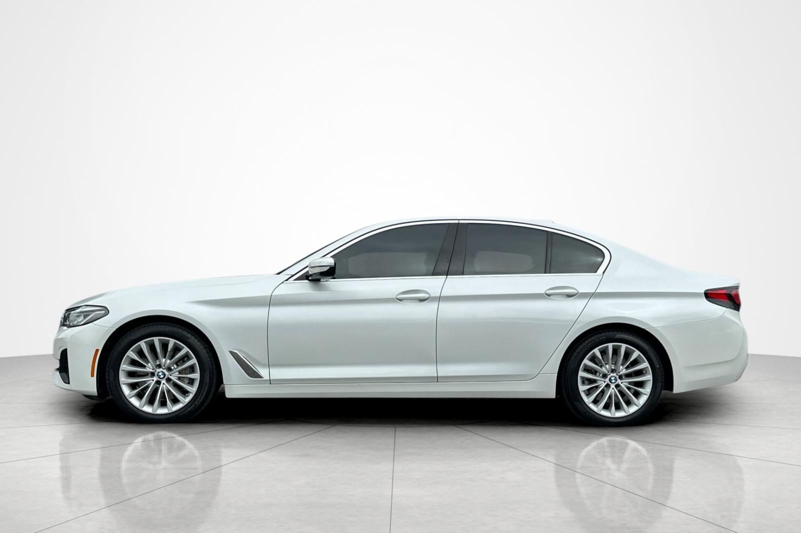 Used 2023 Mineral White Metallic BMW 530i image 2