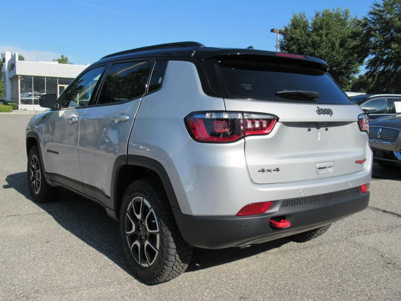 New 2026 Silver Zynith Metallic Clear-Coat Exterior Paint Jeep Trailhawk image 5