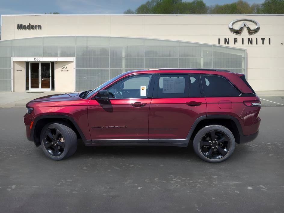 Used 2023 Velvet Red Pearlcoat Jeep Altitude image 6