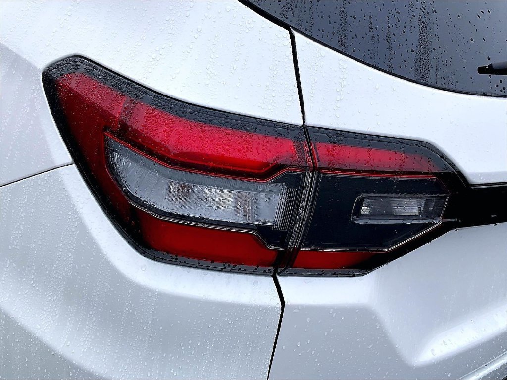 Used 2023 White Honda EX-L image 33