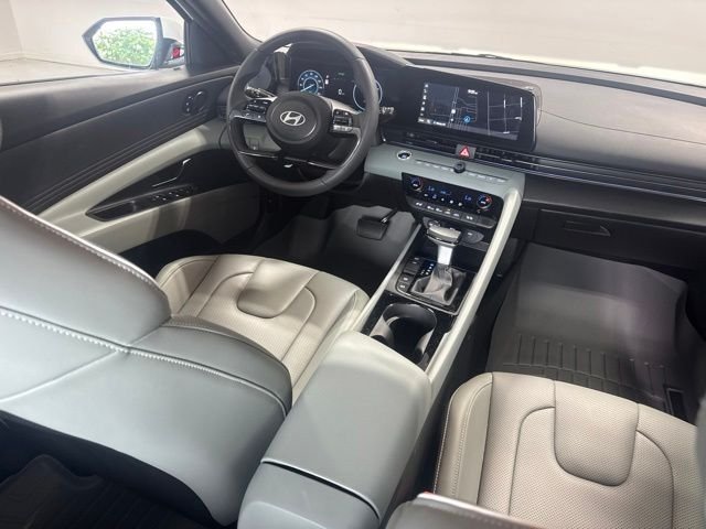 Used 2025 White Hyundai Limited image 26