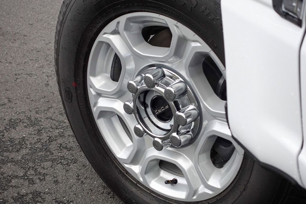 New 2026 Oxford White Ford F-250® XLT image 15