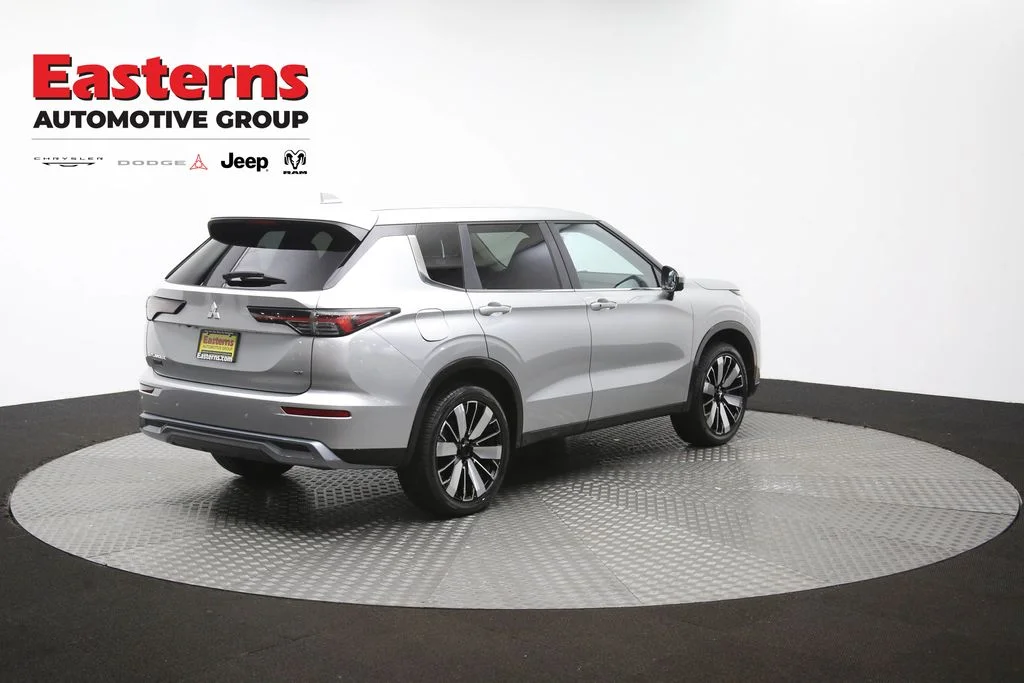Used 2025 Silver Mitsubishi SE image 41