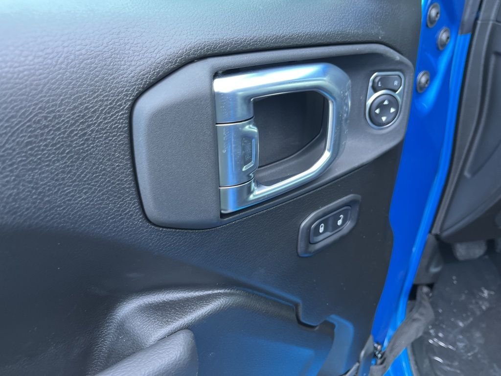 New 2026 Hydro Blue Pearl-Coat Exterior Paint Jeep Mojave image 30