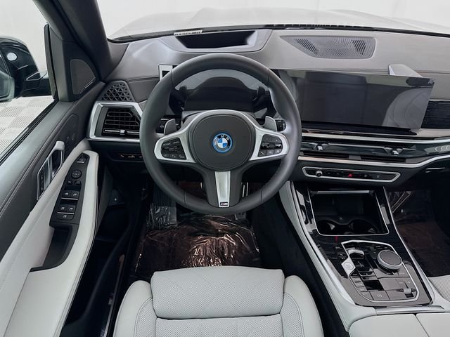 New 2026 Carbon Black Metallic BMW xDrive50e image 24