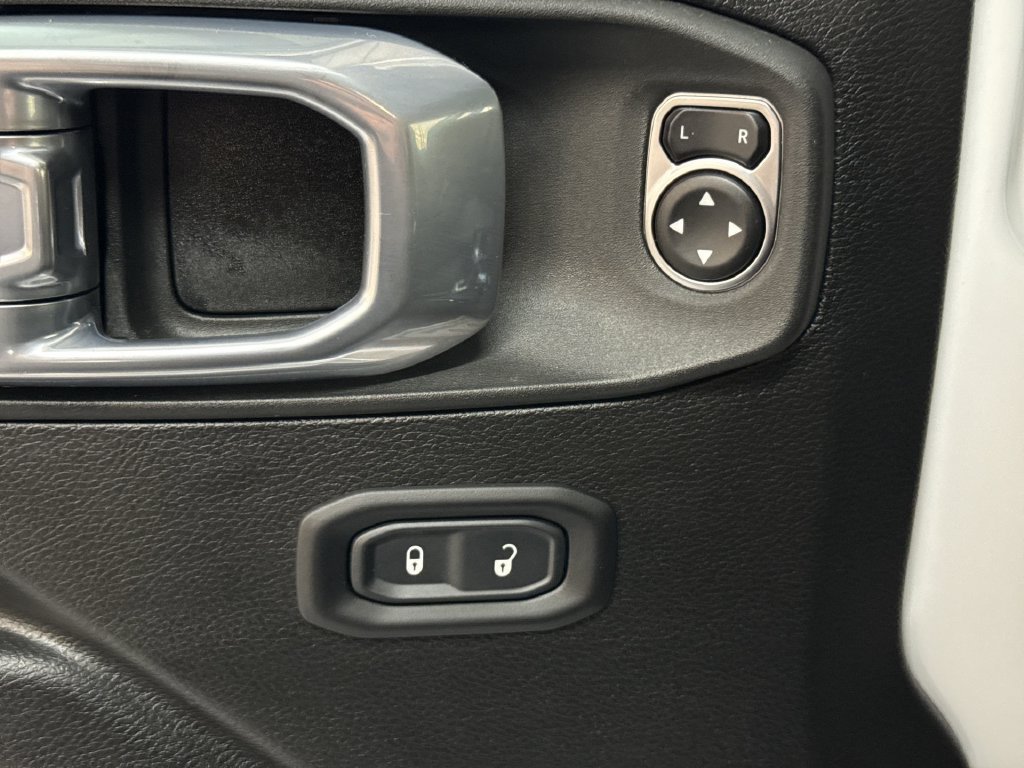 Used 2022 Bright White Clearcoat Jeep Sport image 14