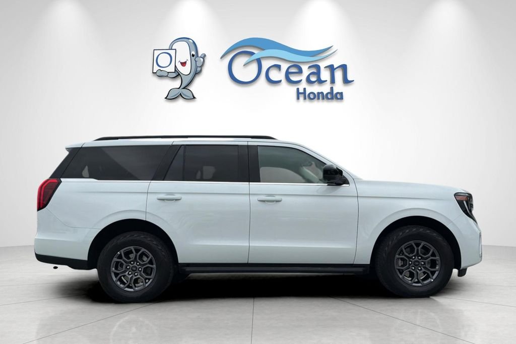 Used 2025 Oxford White Ford Active image 3