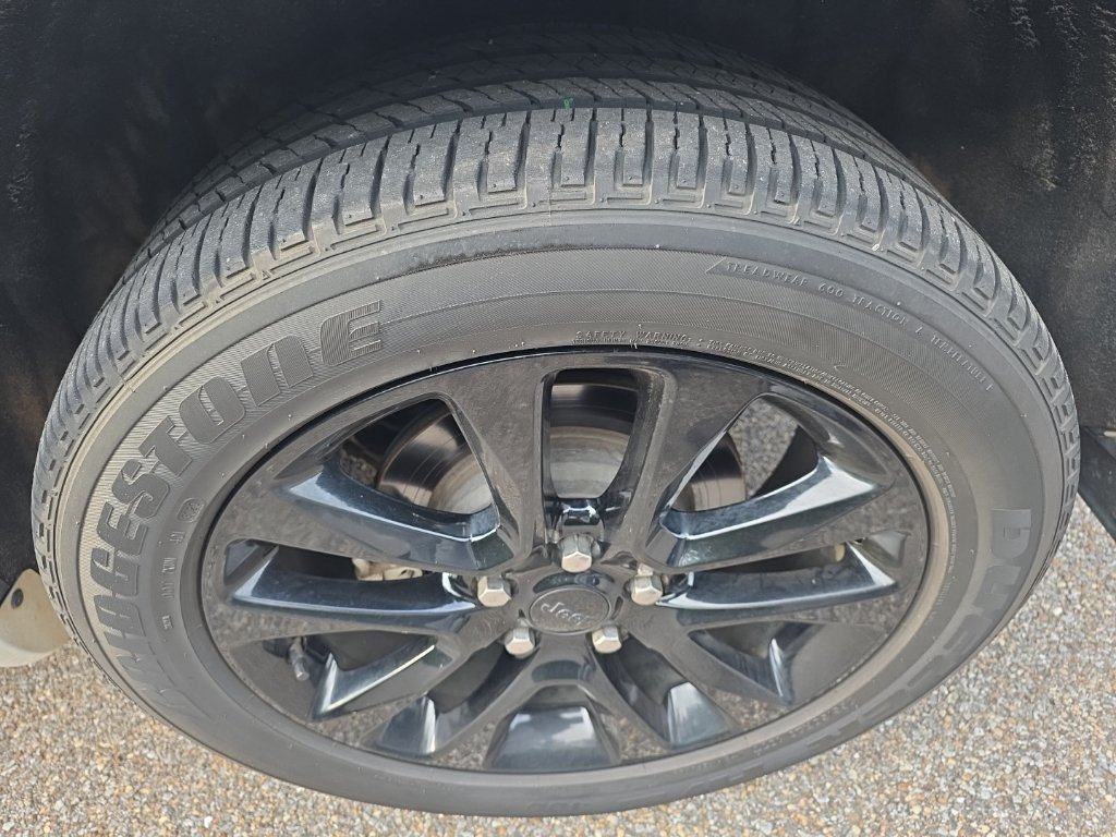 Used 2020 White Jeep Altitude image 10