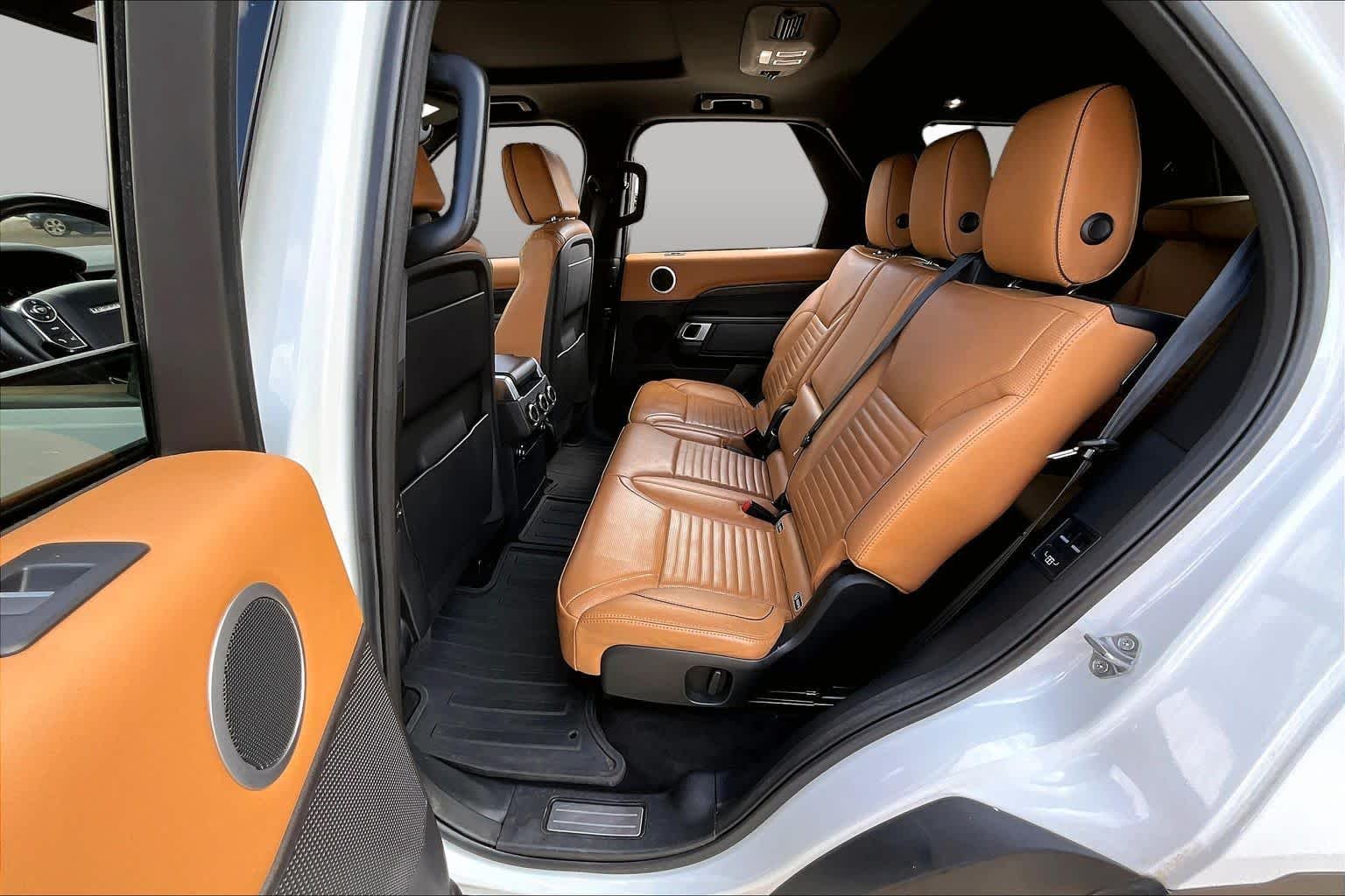 Used 2018 Fuji White Land Rover HSE Luxury image 21