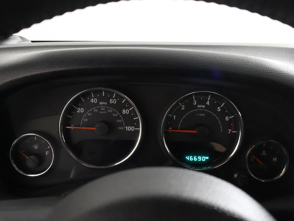 Used 2018 Crystal Metallic Jeep Unlimited Sahara image 33