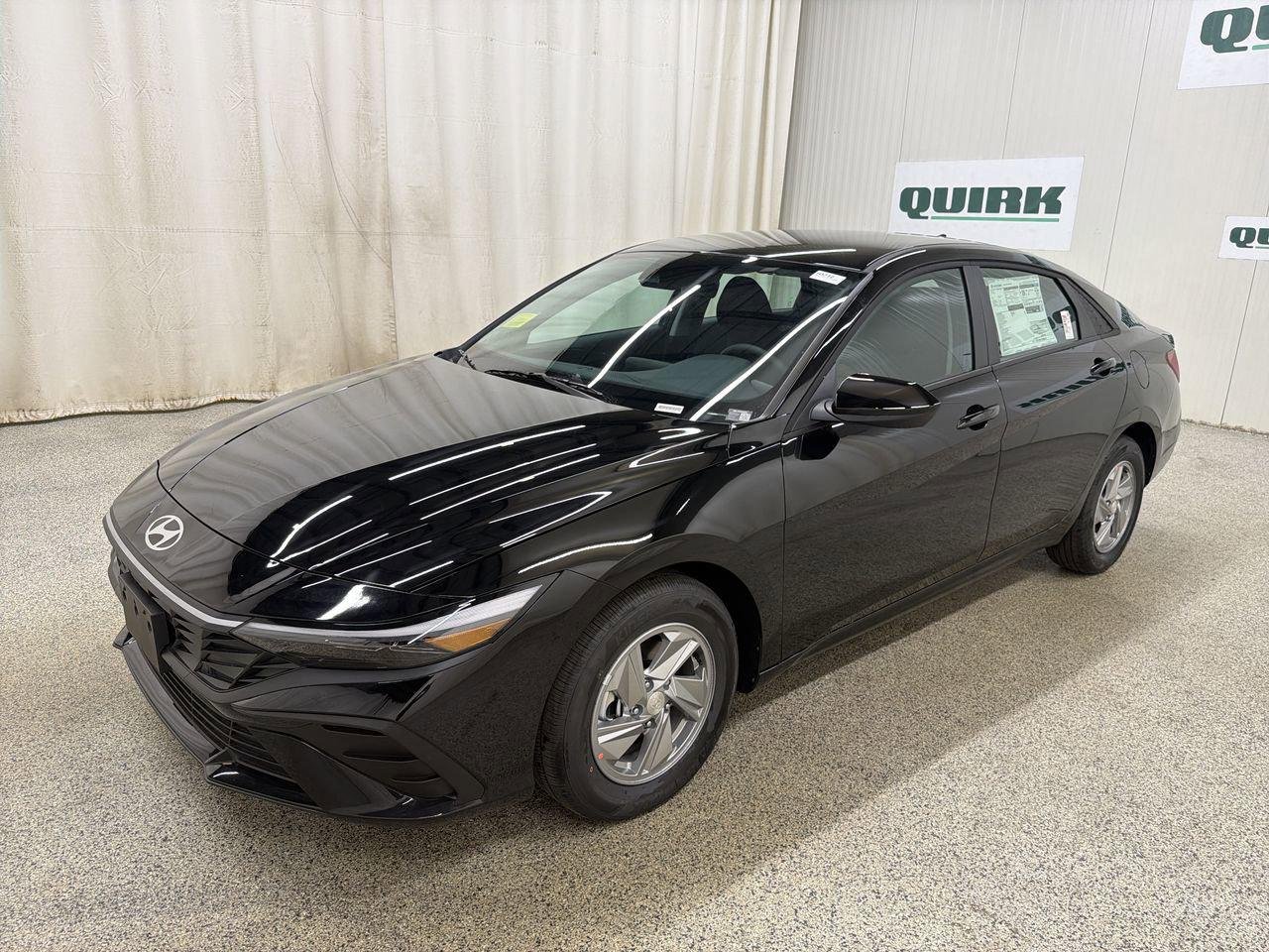 New 2026 Abyss Black Hyundai SE image 4
