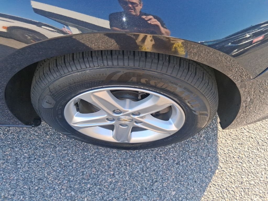 Used 2023 Gray Chevrolet LT image 16