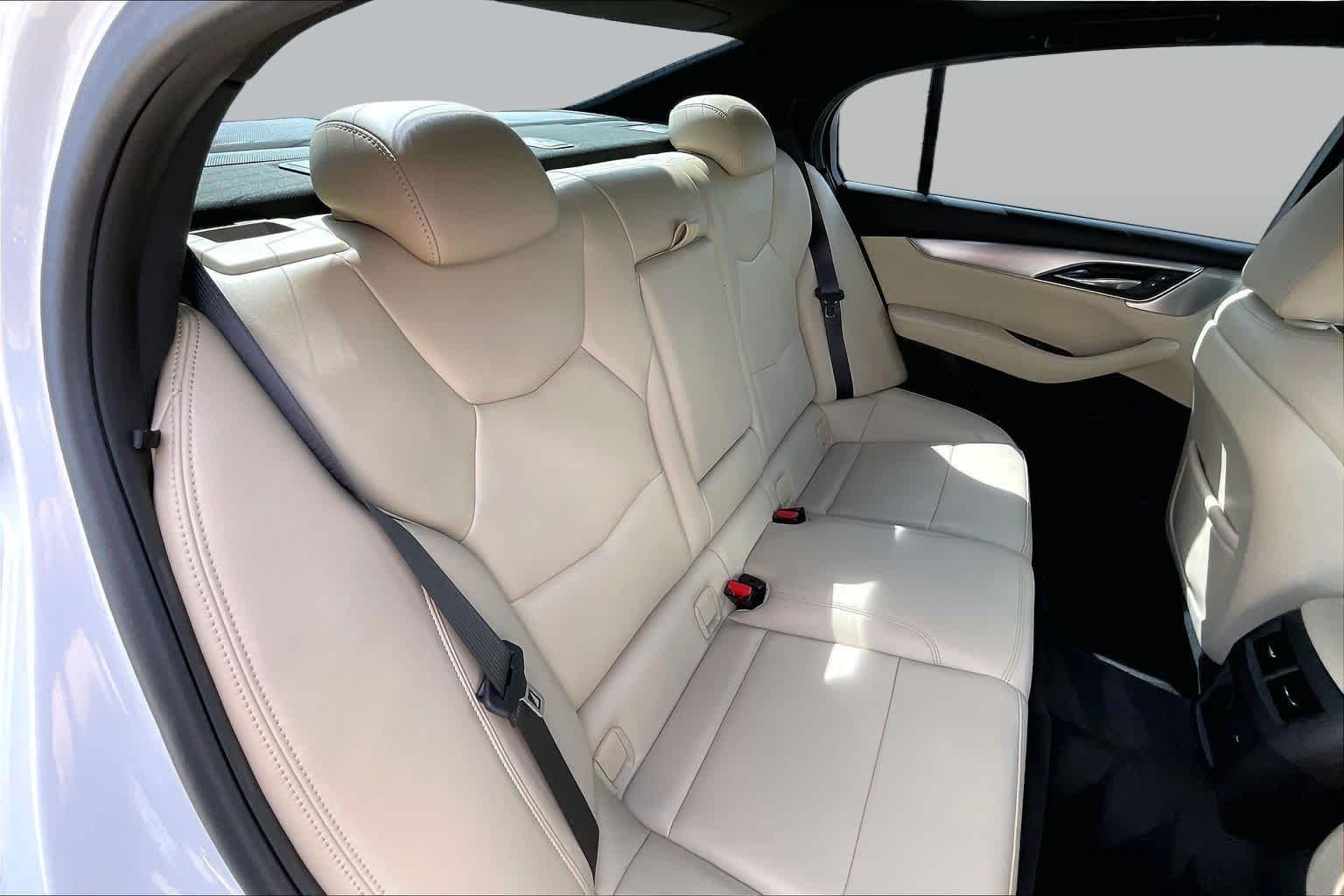 Used 2023 Crystal White Tricoat Cadillac Luxury image 17