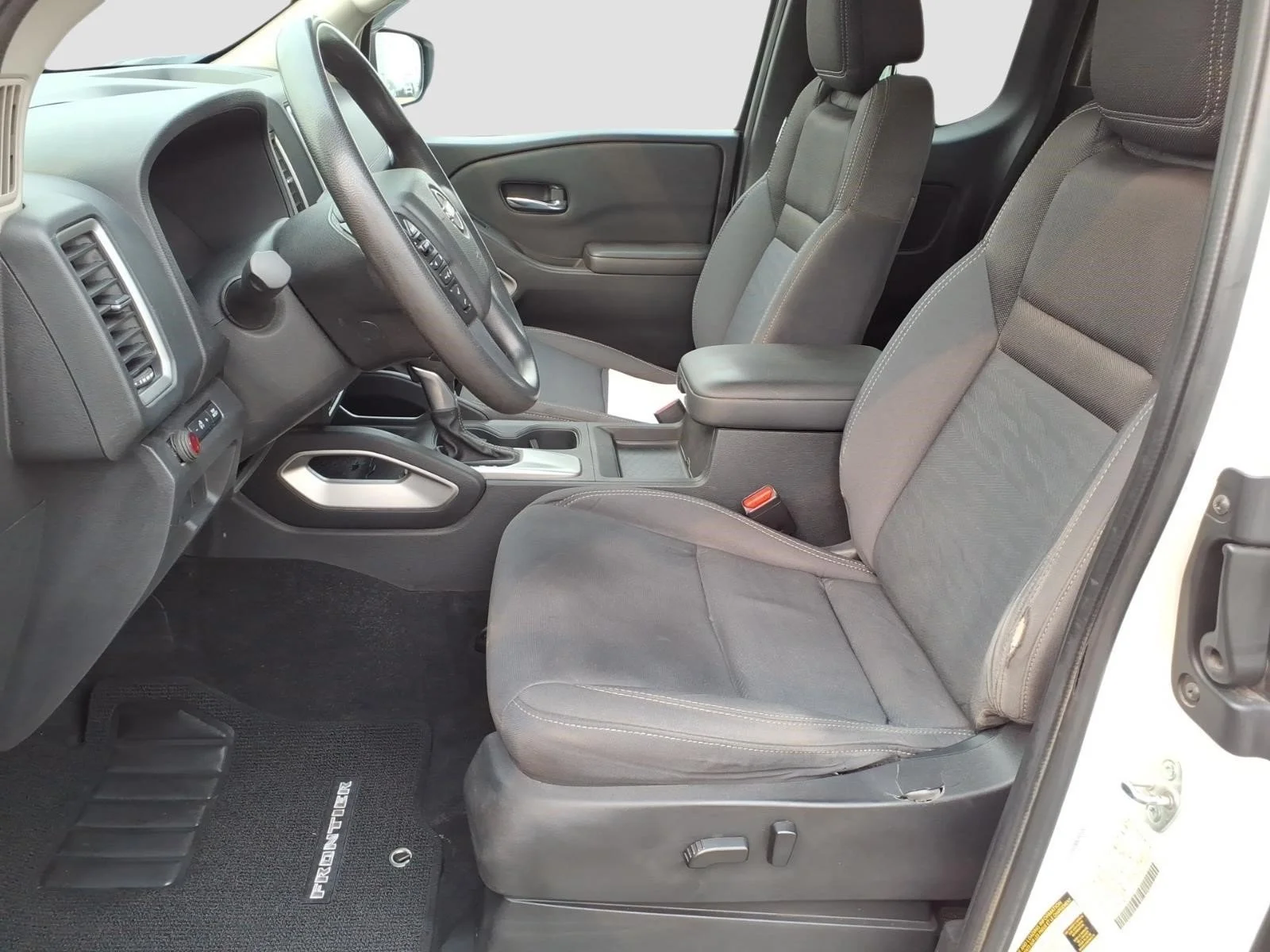 Used 2023 Glacier White Qak Nissan SV image 14