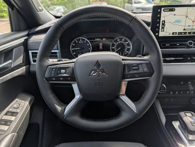 New 2026 Graphite Gray Mitsubishi LE image 8