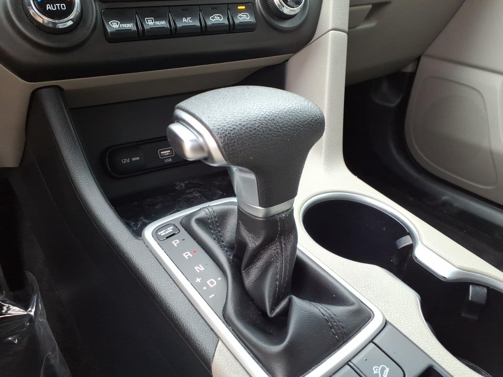 Used 2021 Snow White Pearl Kia LX image 5