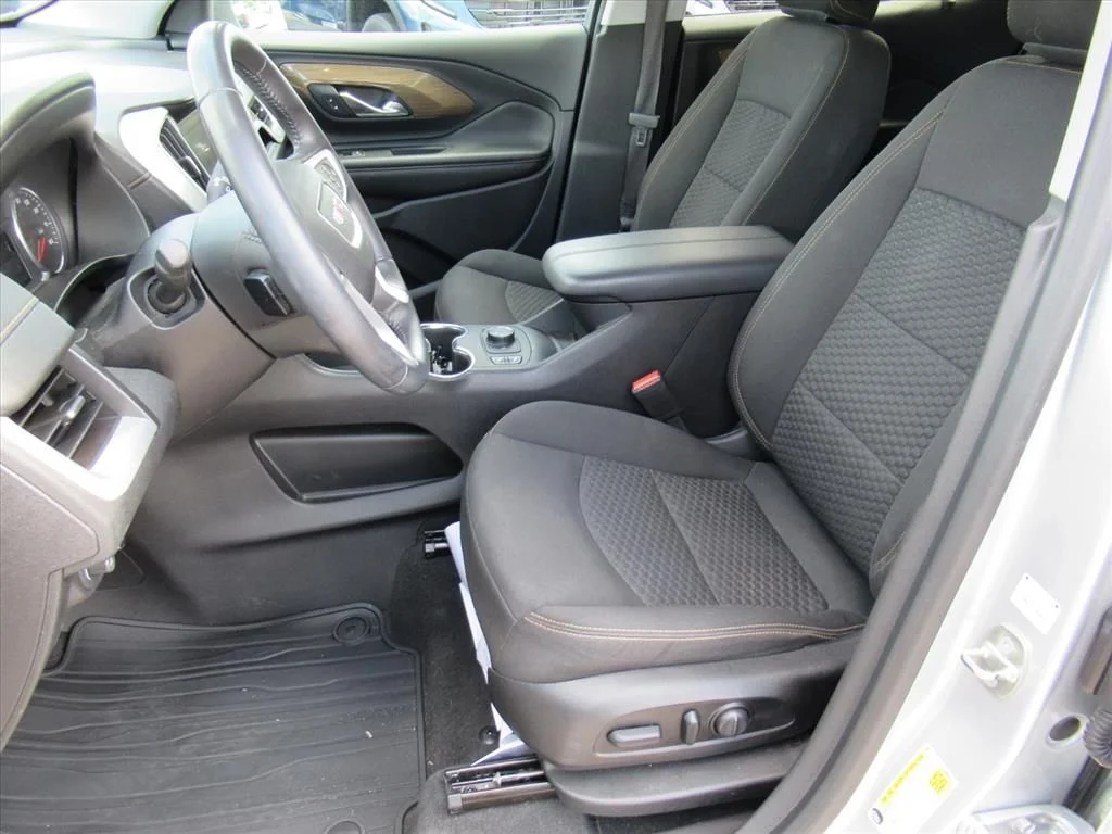 Used 2018 Silver GMC SLE image 16
