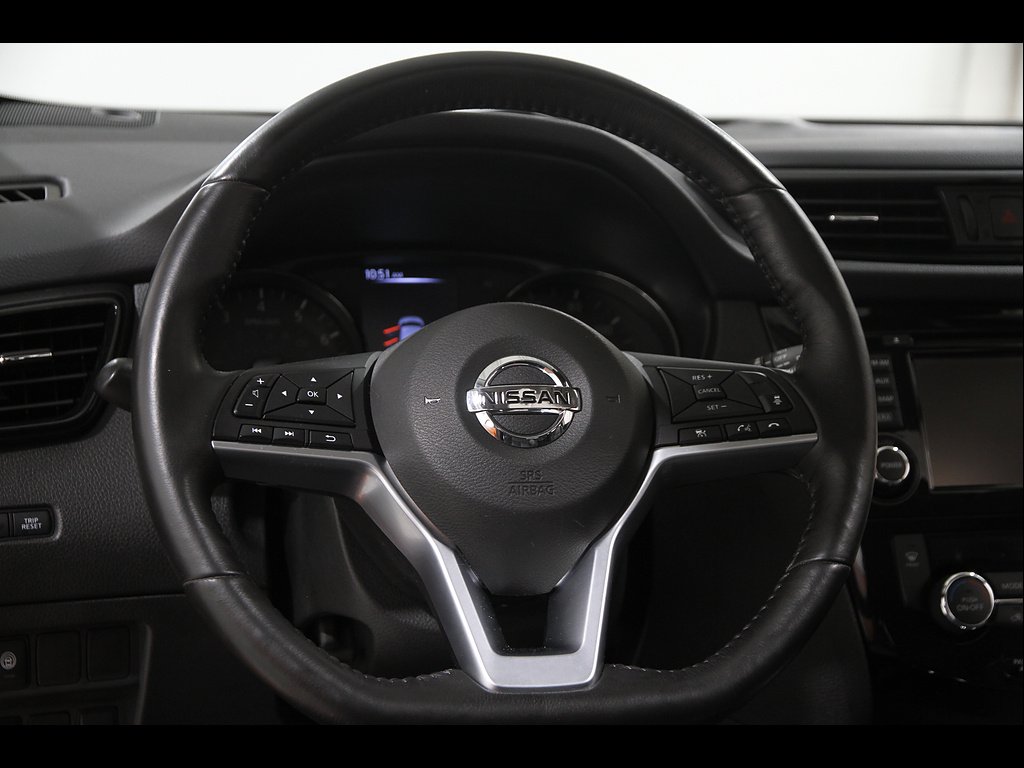 Used 2017 Monarch Orange Nissan SL image 8