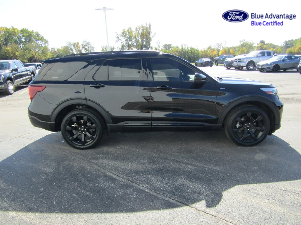 Certified Used 2022 Agate Black Metallic Ford ST-Line image 9