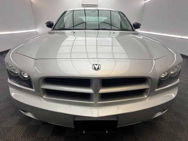 Used 2009 Silver Dodge SE image 2