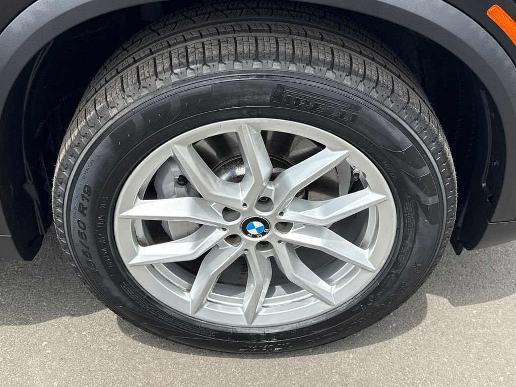 Used 2022 Black BMW sDrive40i image 7