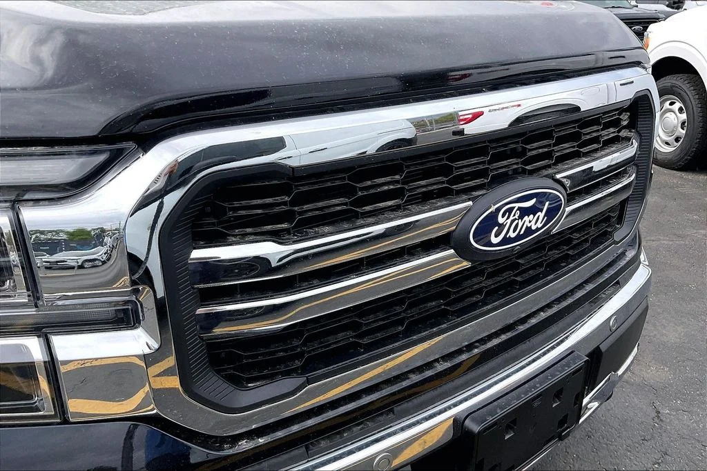 New 2026 Agate Black Metallic Ford Lariat® image 30