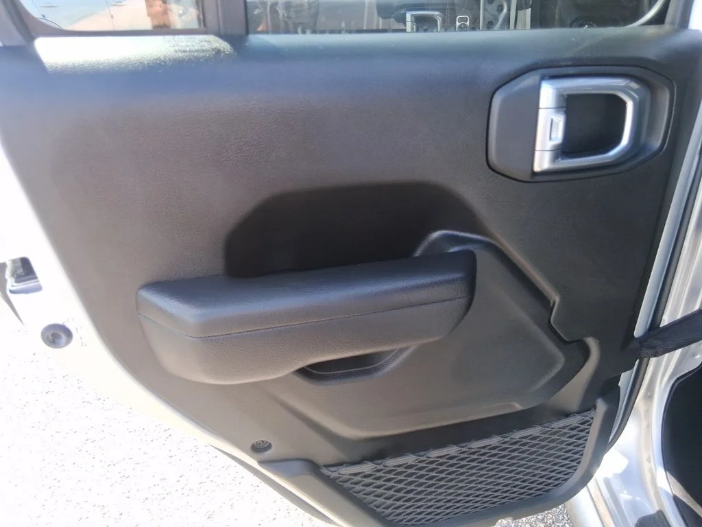 Used 2024 Silver Jeep Mojave image 17