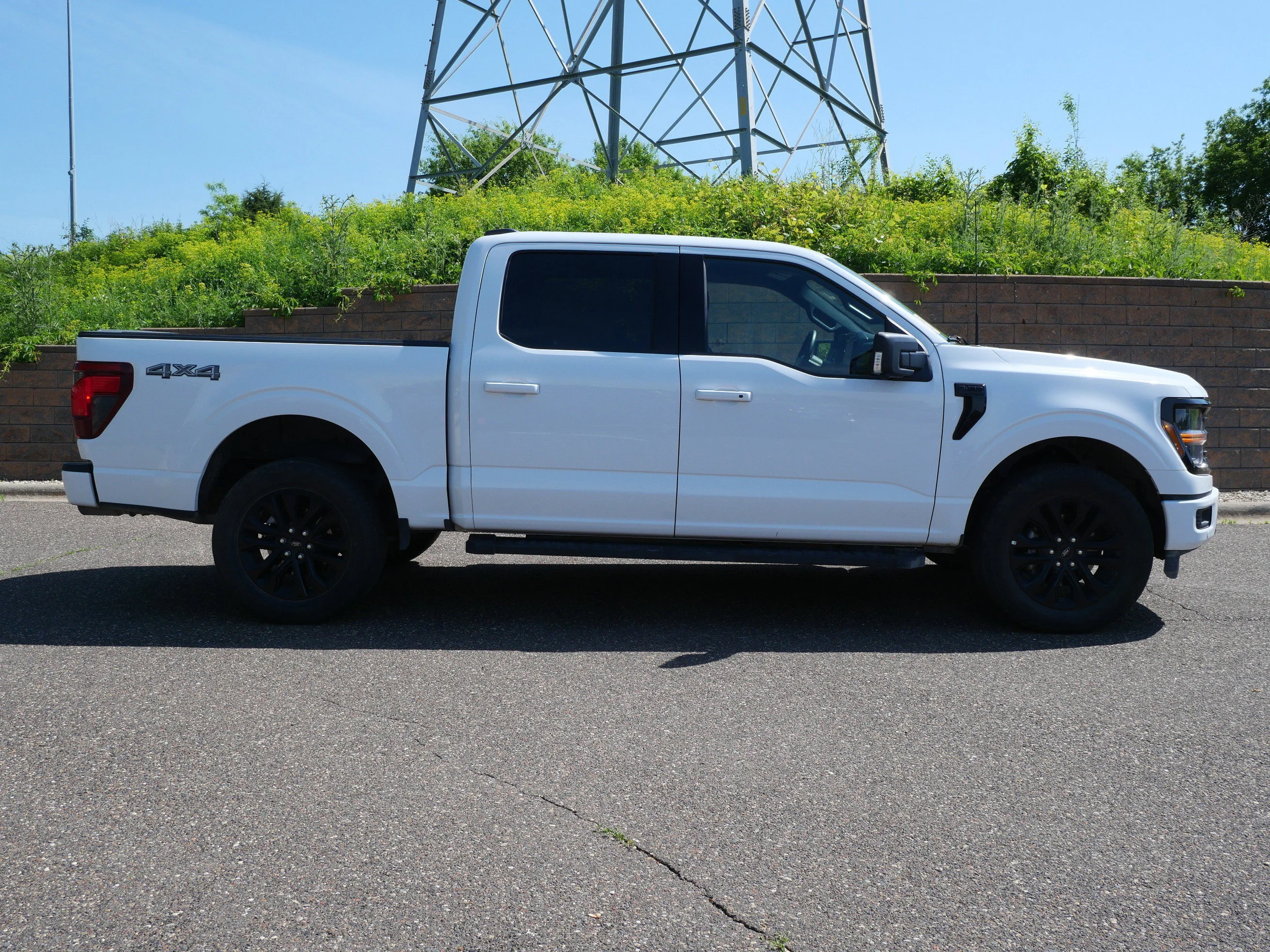 Certified Used 2024 Oxford White Clearcoat Ford XLT image 7