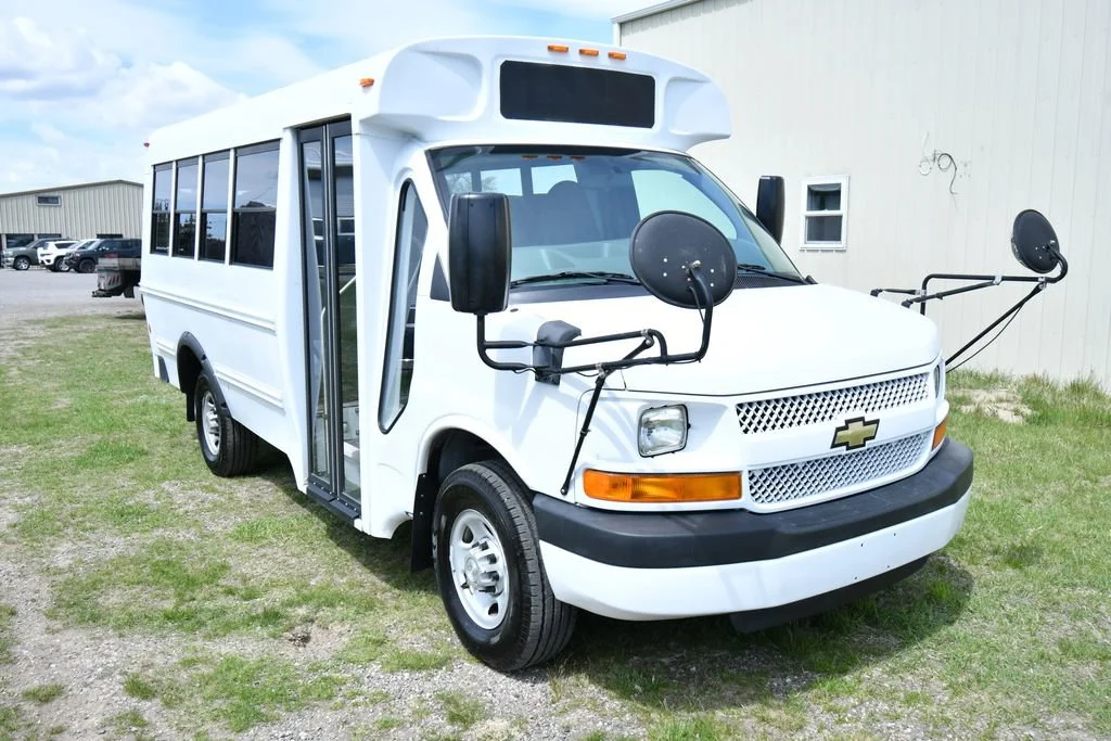 Used 2013 SUMMIT WHITE Chevrolet CUTWAY image 8