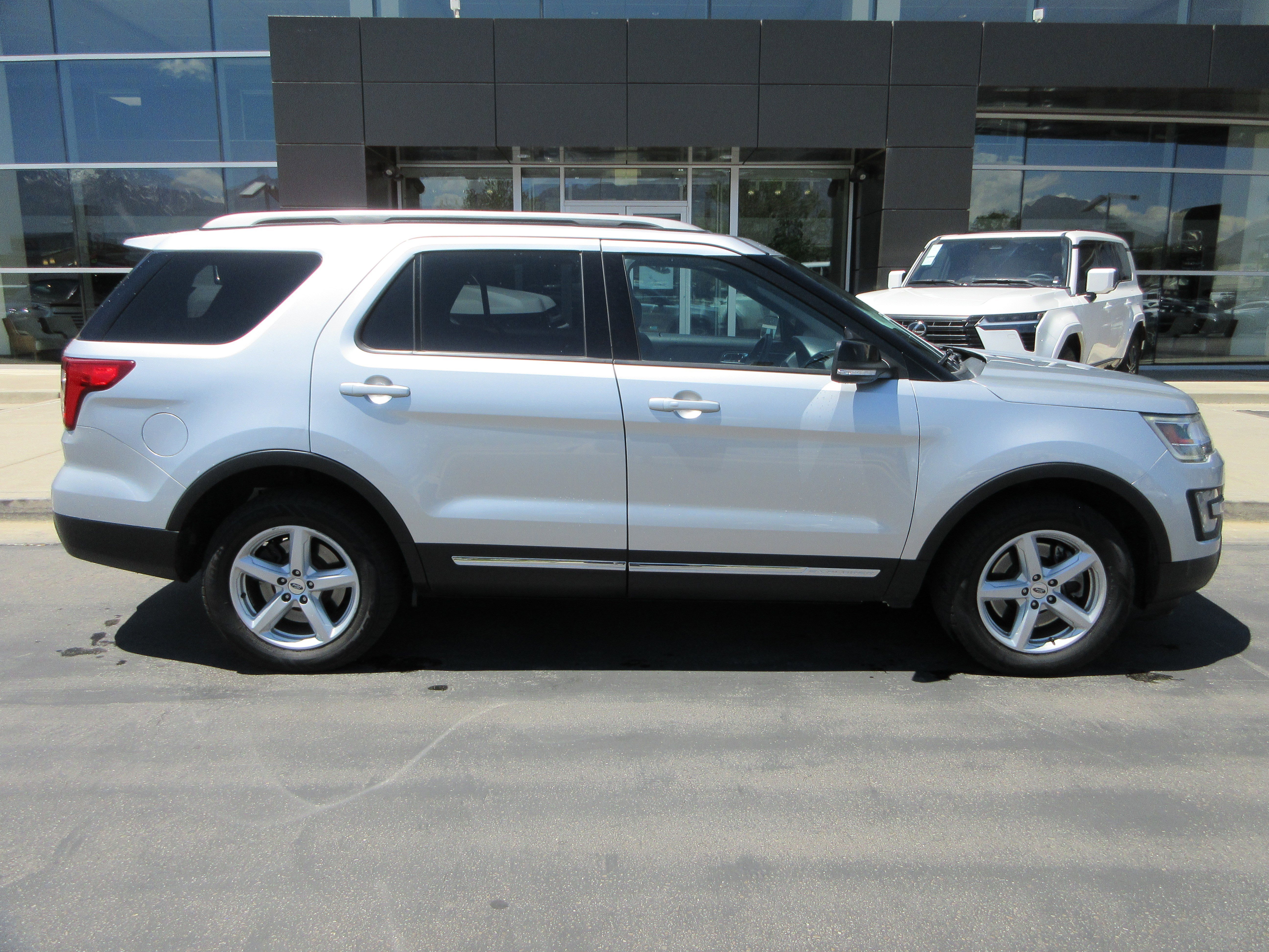 Used 2017 Ingot Silver Metallic Ford XLT image 12