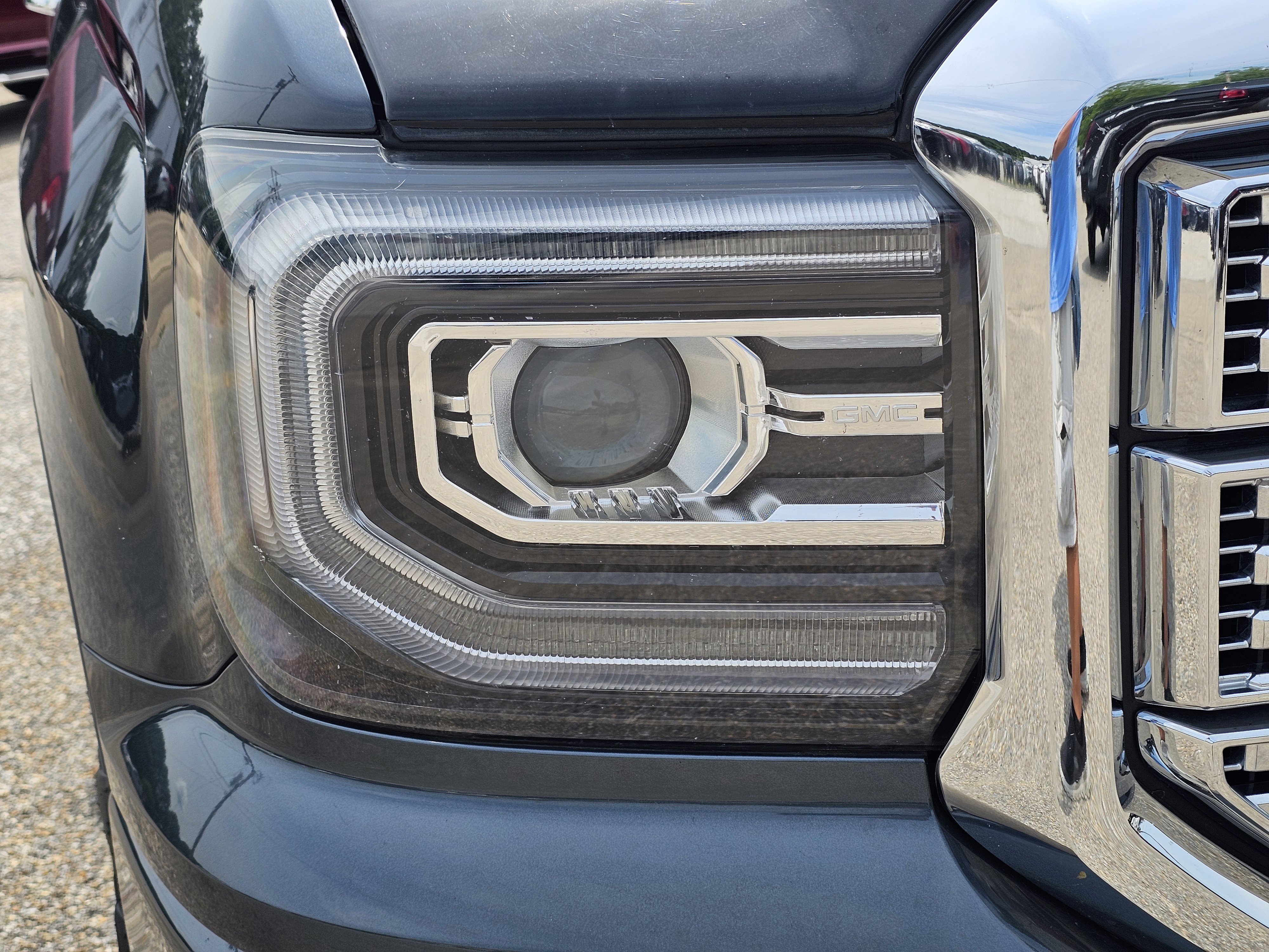 Used 2018 Dark Slate Metallic GMC Denali image 4