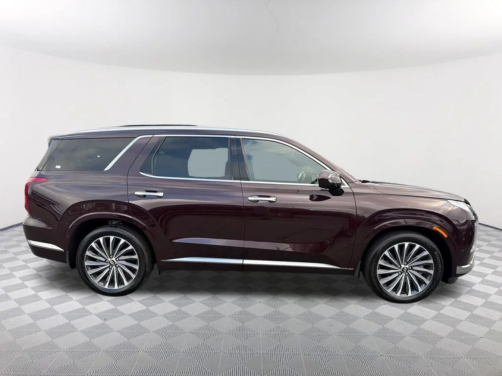 Used 2025 Red Hyundai Calligraphy image 4