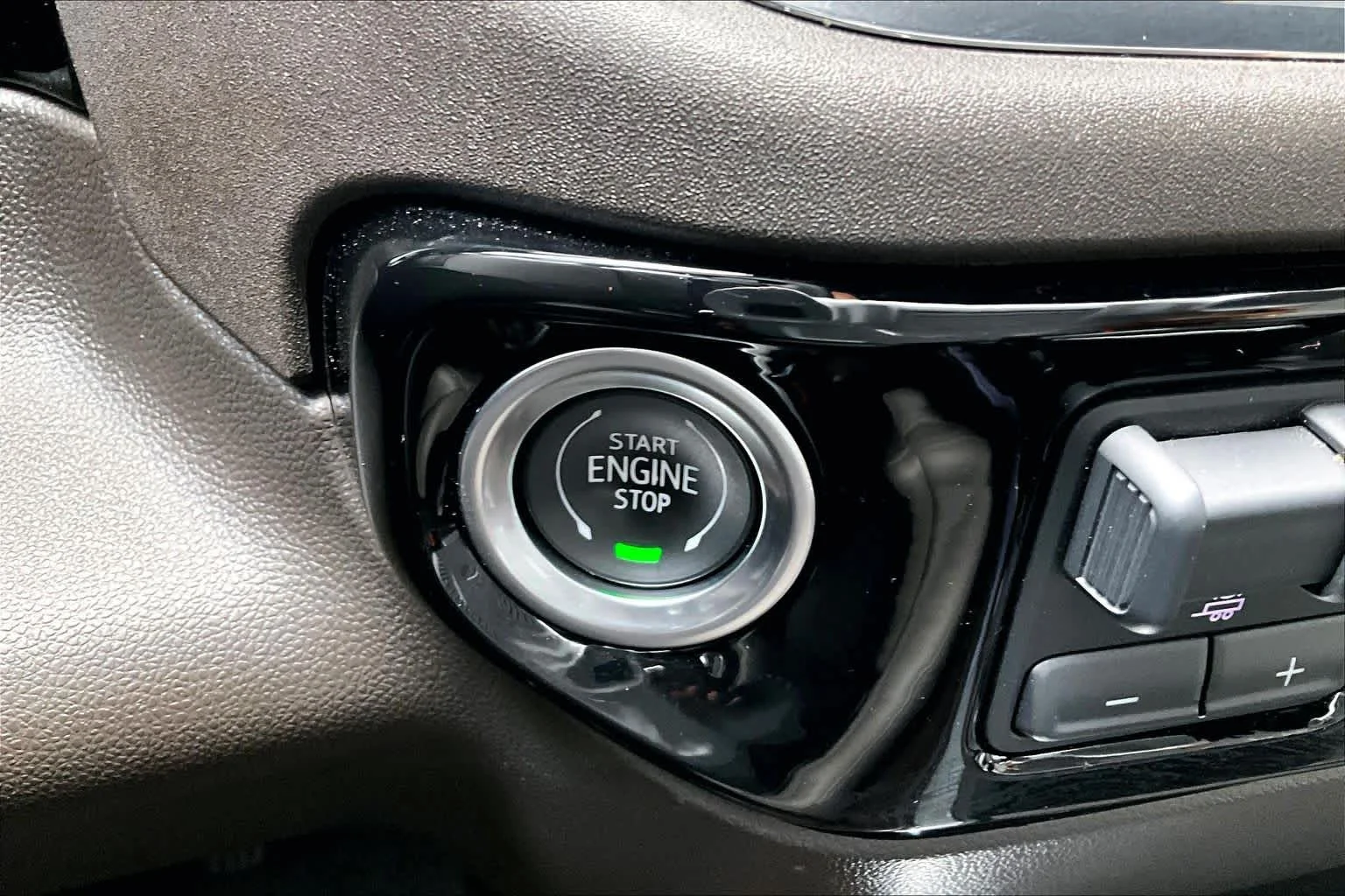 Used 2023 Sterling Metallic GMC SLT image 33