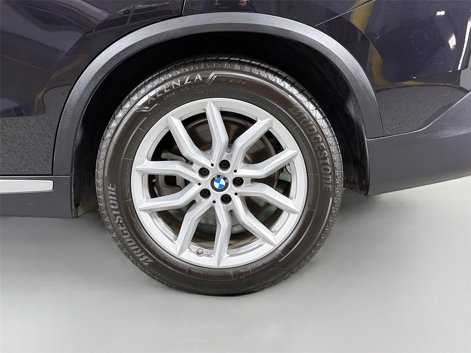 Used 2019 Black Sapphire Metallic BMW xDrive40i image 30