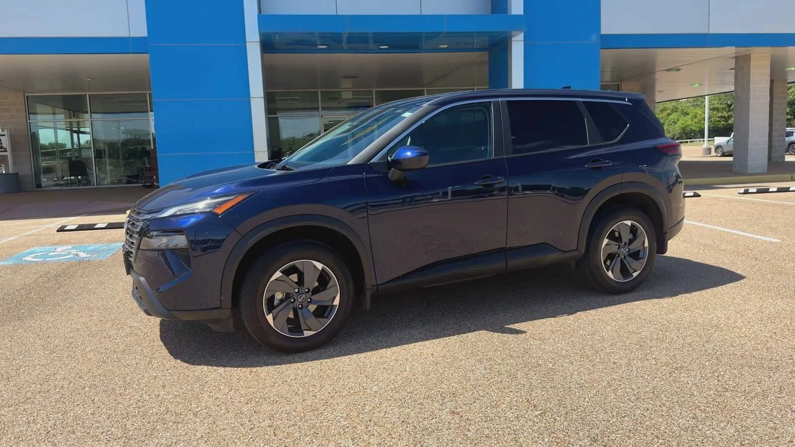 Used 2025 Deep Ocean Blue Pearl Nissan SV image 5