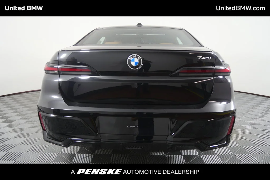 New 2026 Black Sapphire Metallic BMW 740i image 5
