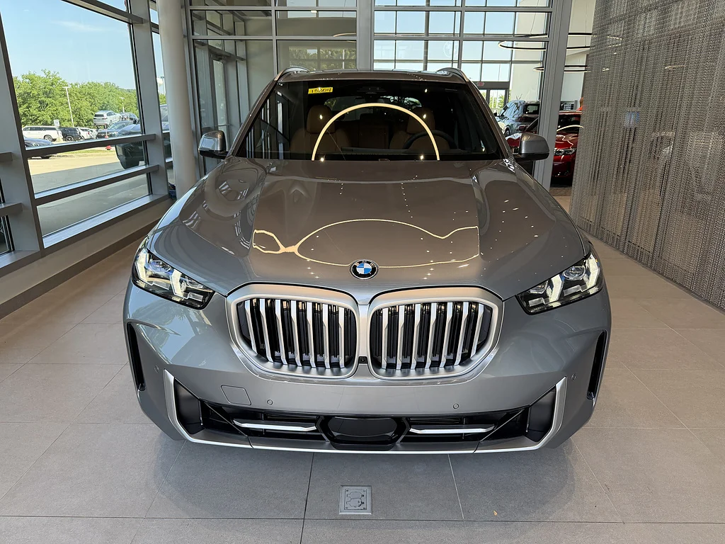 New 2026 Skyscraper Grey Metallic BMW xDrive40i image 2