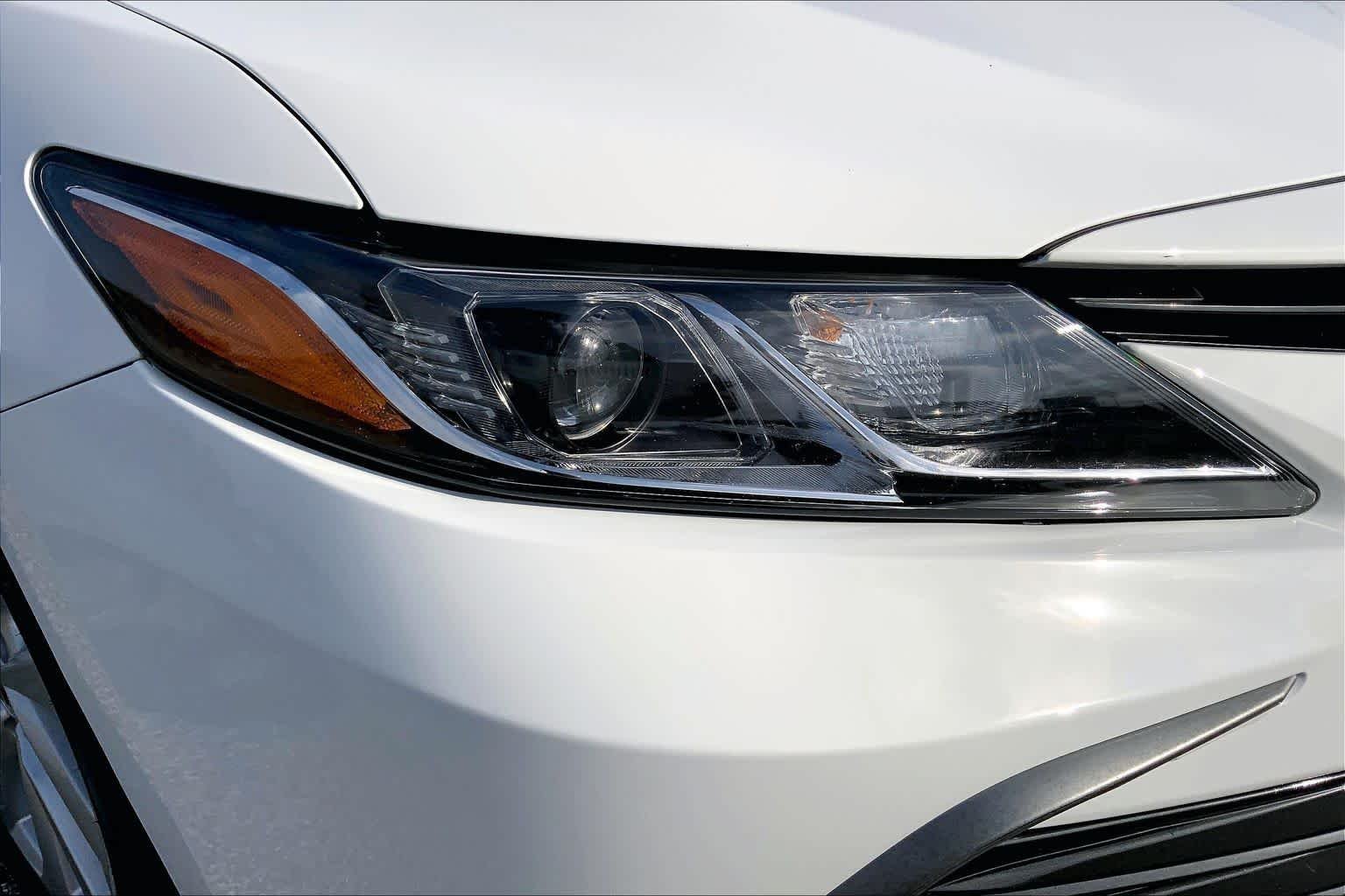 Used 2023 Ice Cap Toyota LE image 27