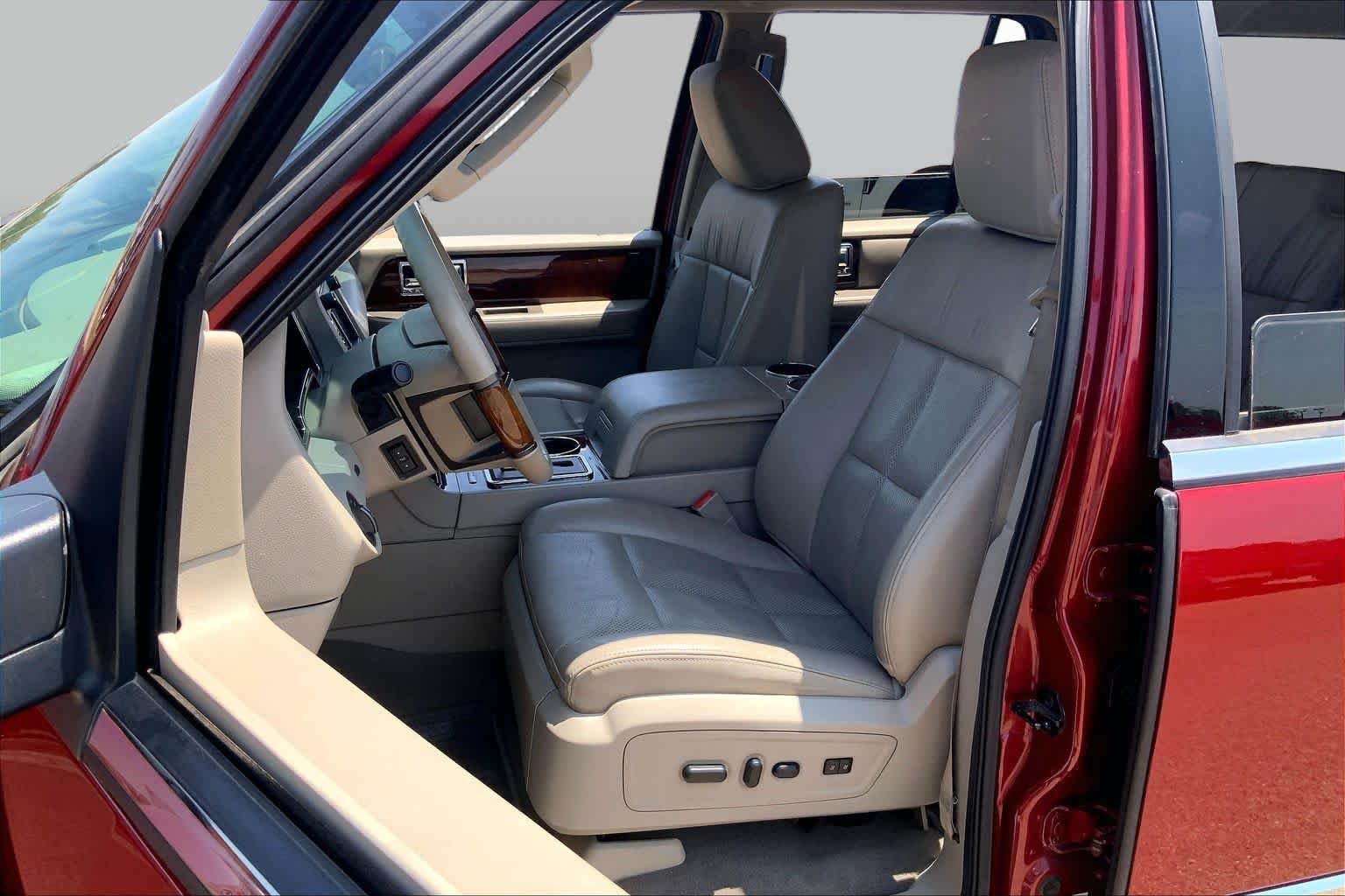 Used 2013 Ruby Red Metallic Tinted Clearcoat Lincoln  image 7