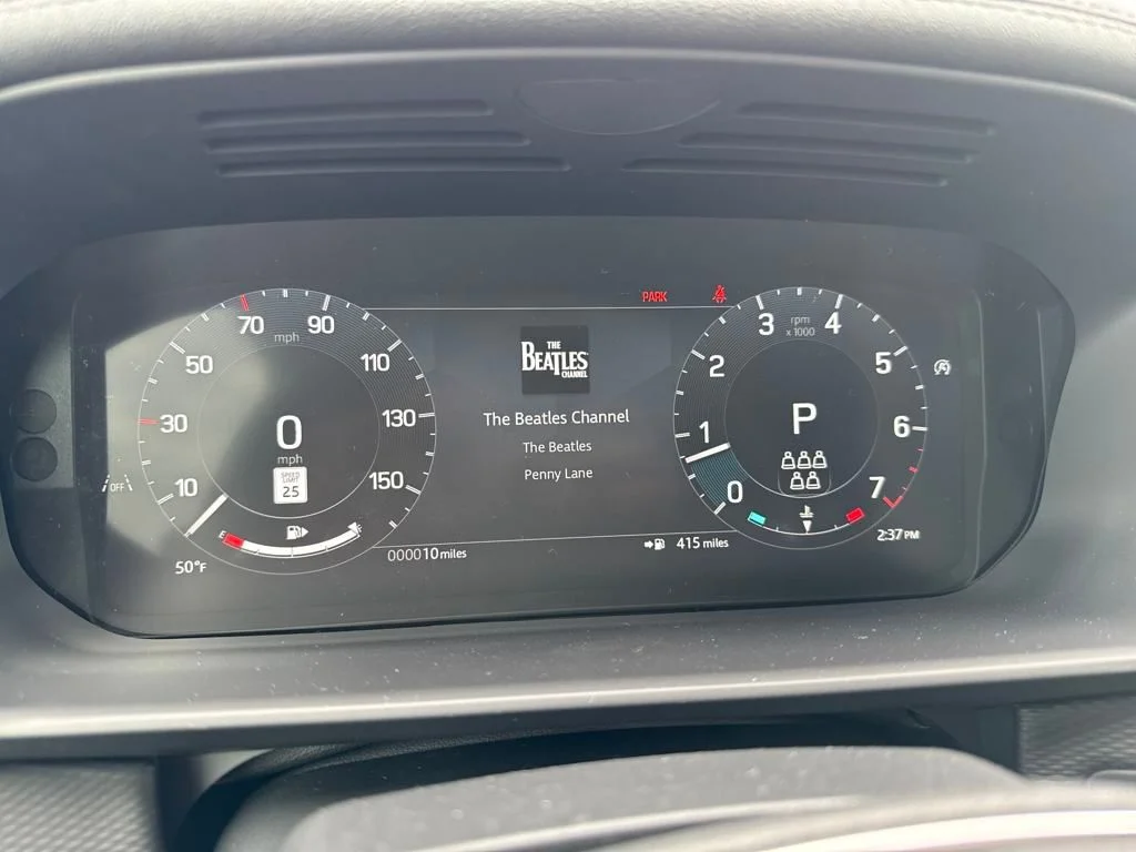 Used 2025 White Land Rover Dynamic SE image 24