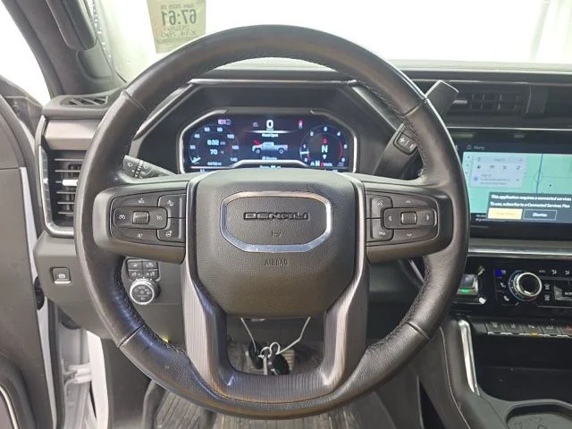 Used 2025  GMC Denali Ultimate image 8