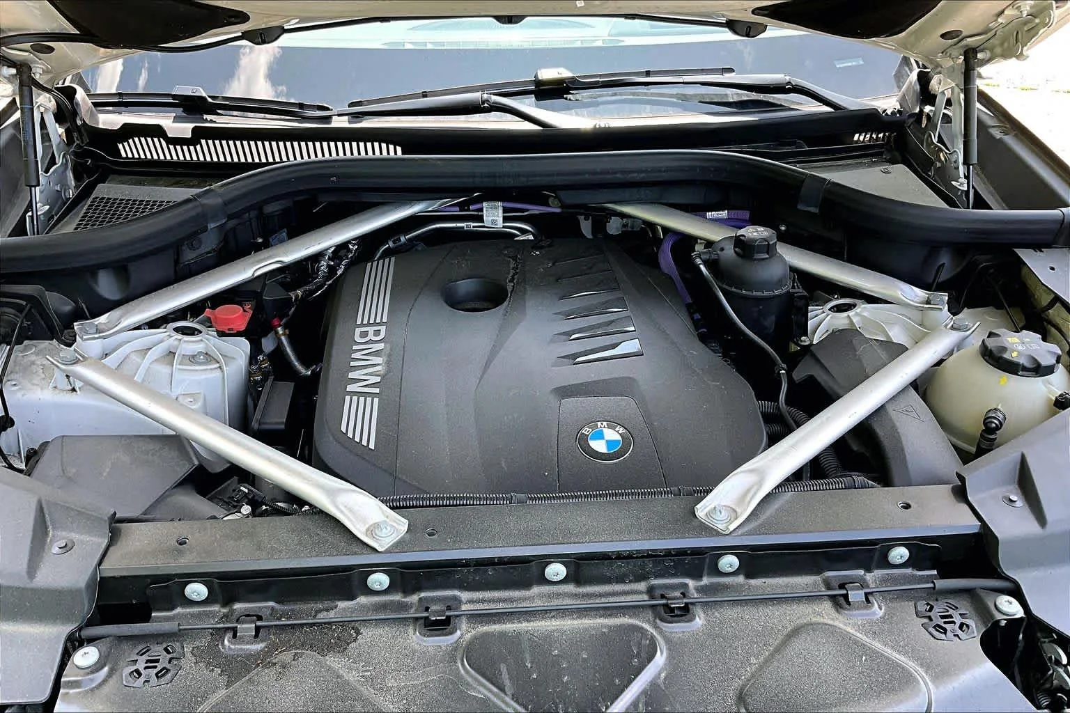 Certified Used 2026 Alpine White BMW xDrive40i image 30