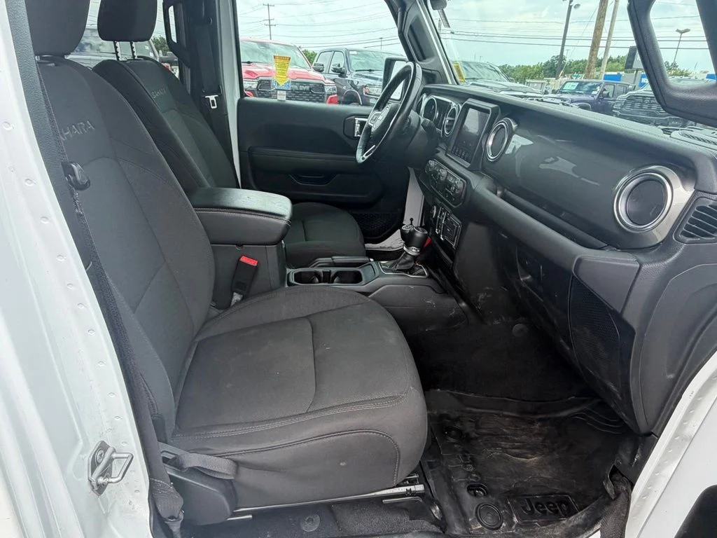 Used 2021 White Jeep Unlimited Sahara image 34