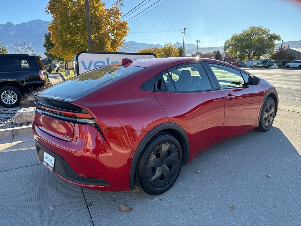 2024 Toyota Prius LE photo 3